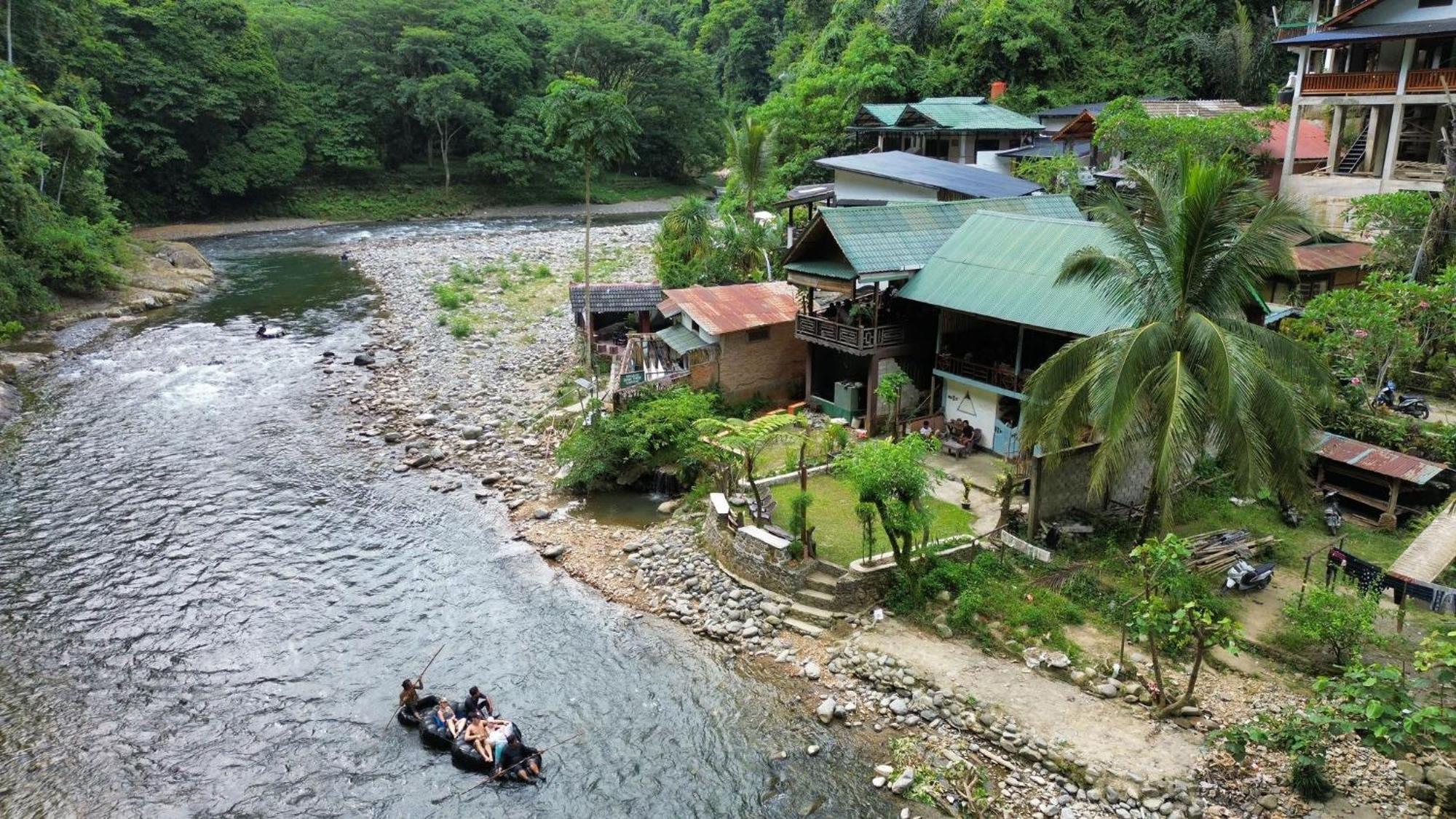 Sam'S Bungalows And Treks Bukit Lawang Exterior photo