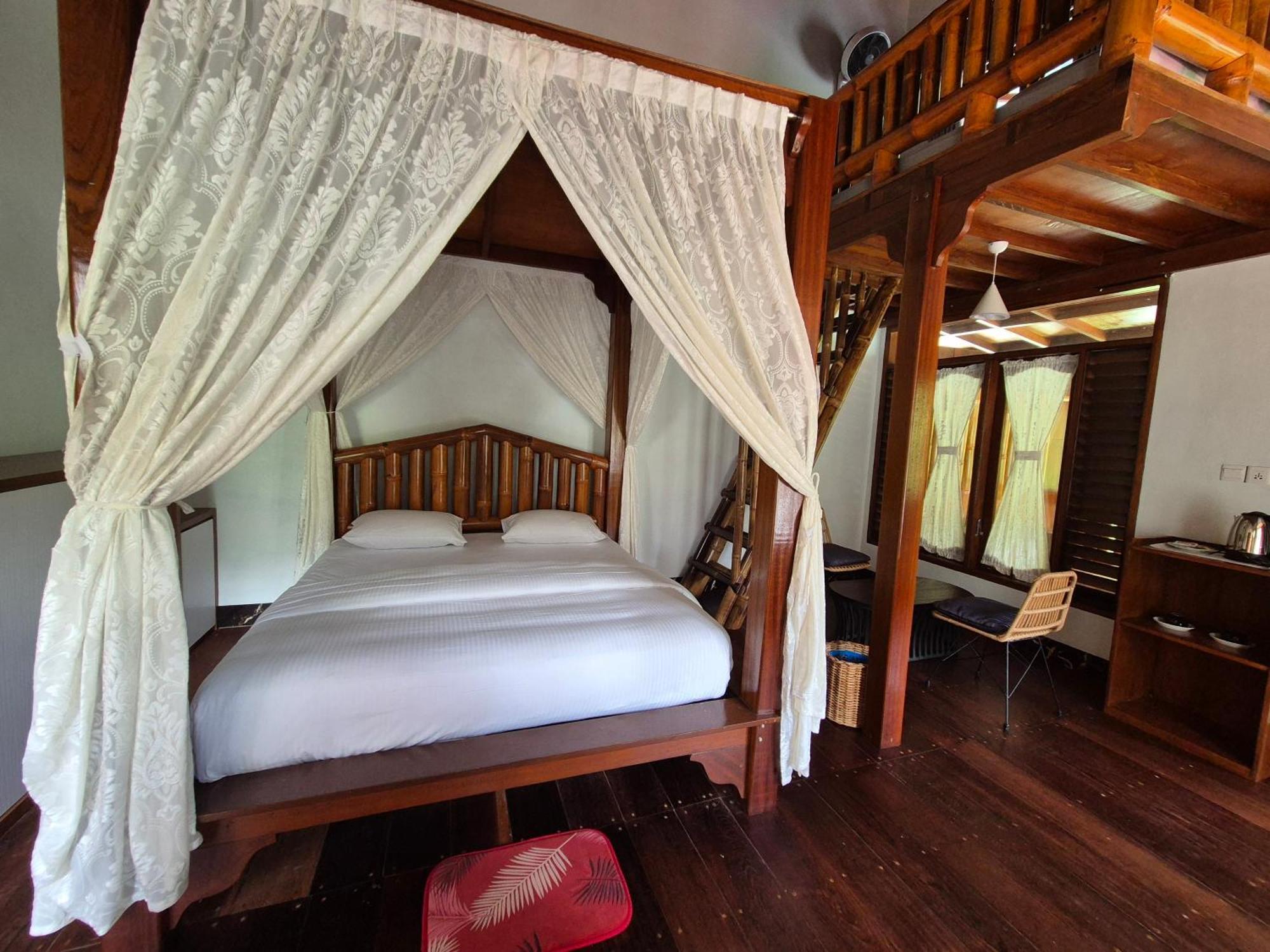 Sam'S Bungalows And Treks Bukit Lawang Exterior photo