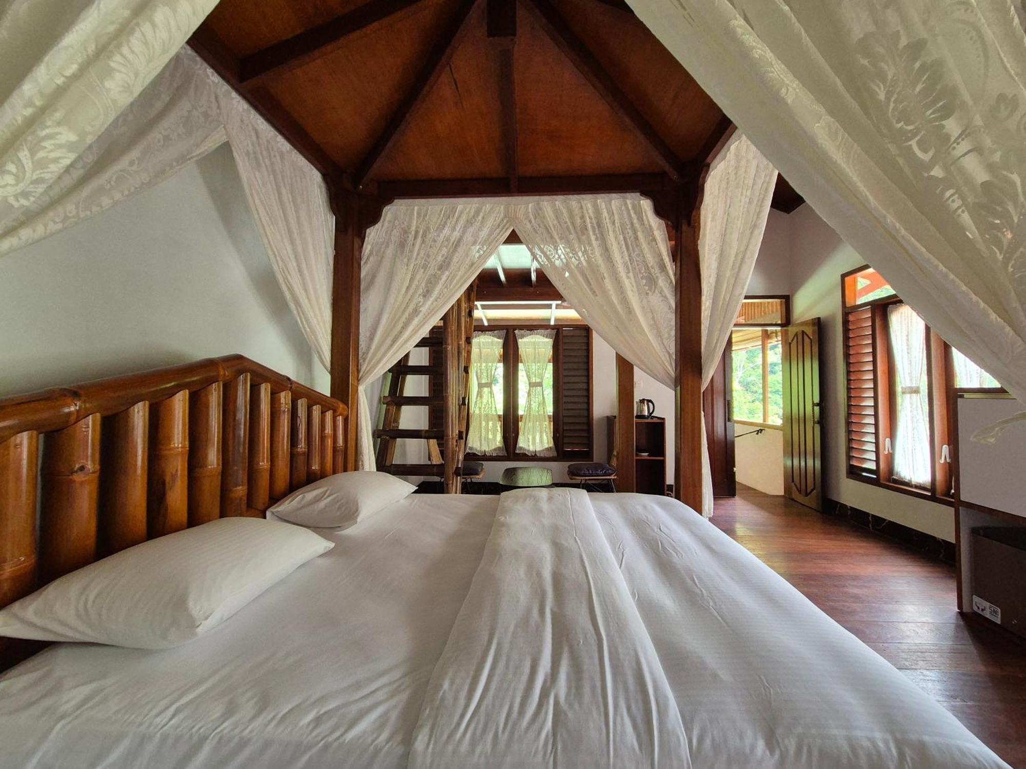 Sam'S Bungalows And Treks Bukit Lawang Exterior photo