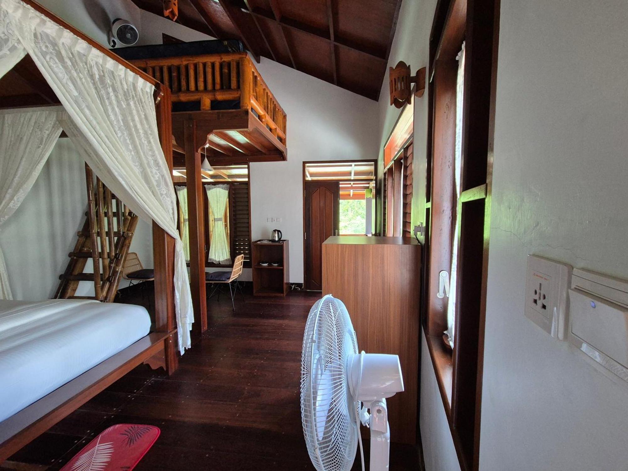 Sam'S Bungalows And Treks Bukit Lawang Exterior photo