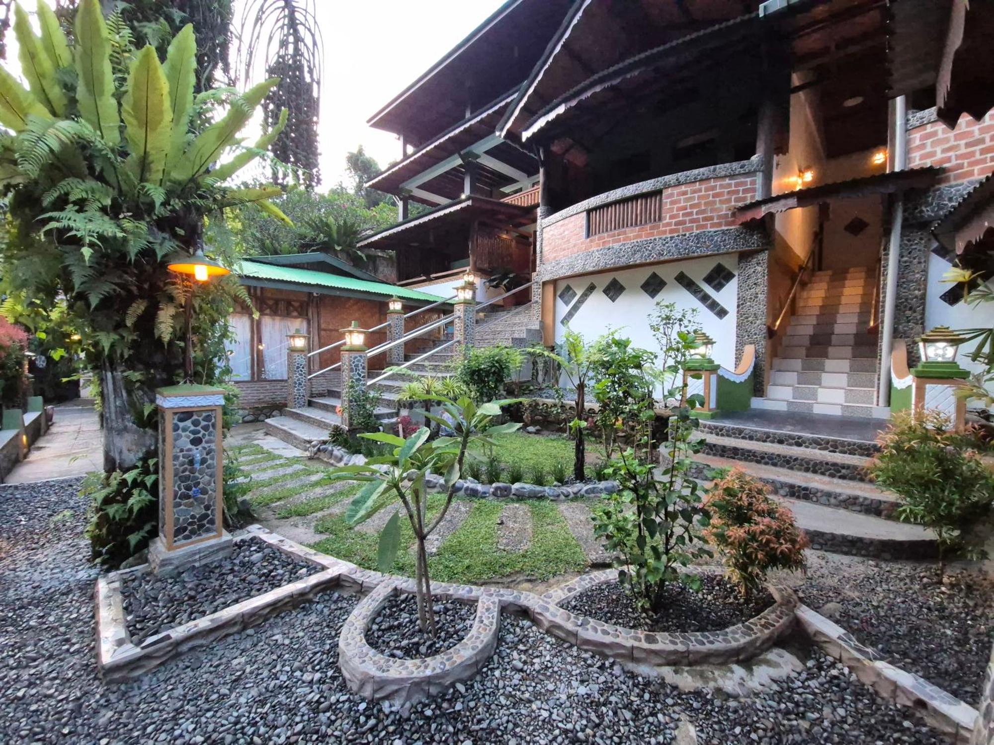 Sam'S Bungalows And Treks Bukit Lawang Exterior photo